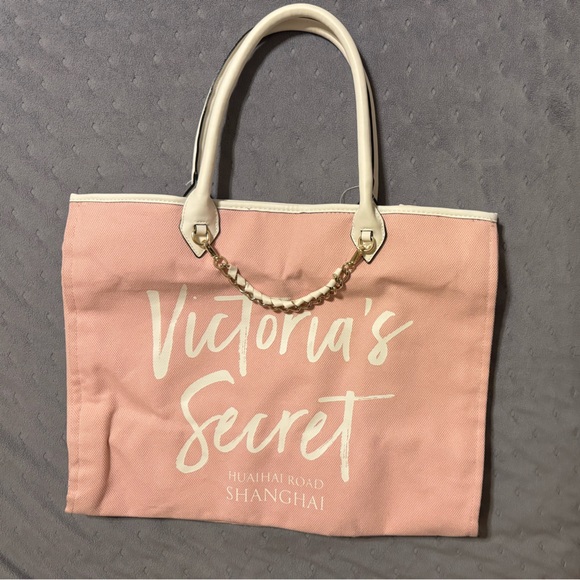 Victoria's Secret Handbags - NWOT Victoria's Secret Pink Tote Bag